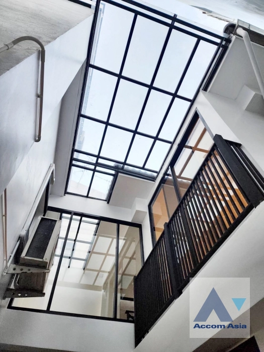  1  4 br House for rent and sale in Sukhumvit ,Bangkok BTS Ekkamai AA41200