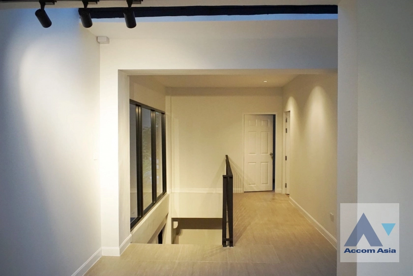 7  4 br House for rent and sale in Sukhumvit ,Bangkok BTS Ekkamai AA41200