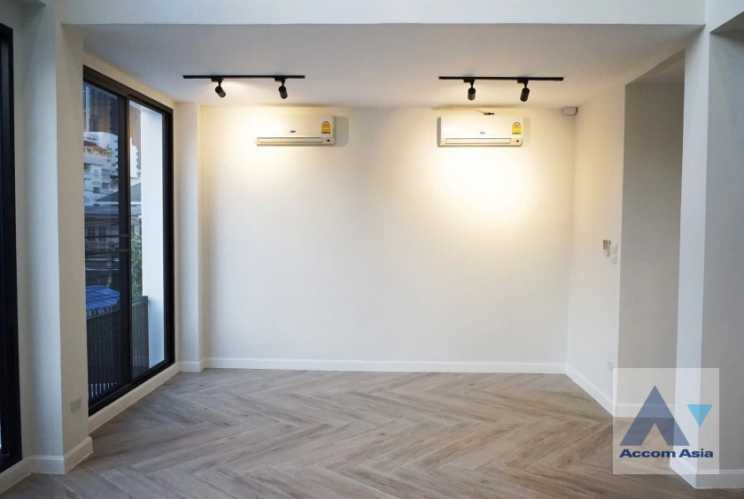 6  4 br House for rent and sale in Sukhumvit ,Bangkok BTS Ekkamai AA41200