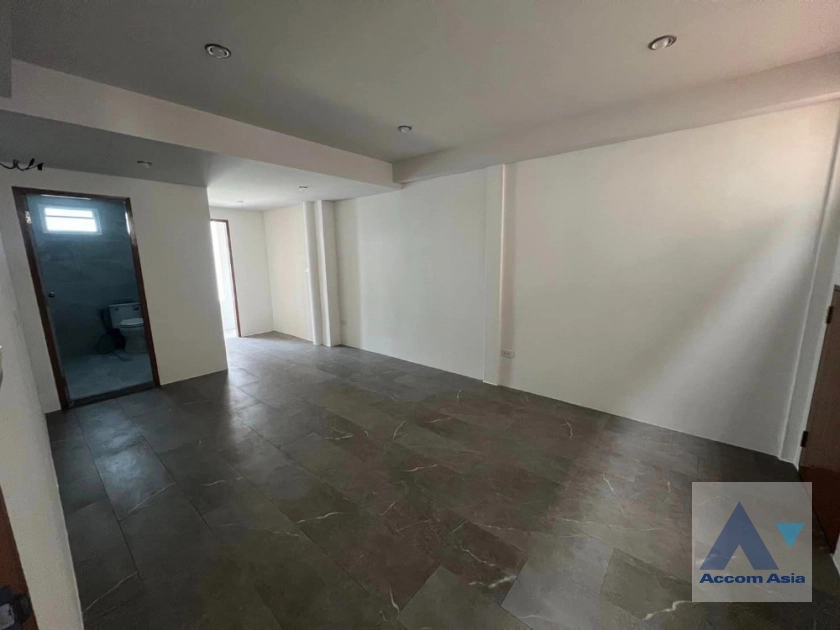  1  4 br House For Rent in Sukhumvit ,Bangkok BTS Ekkamai AA41201