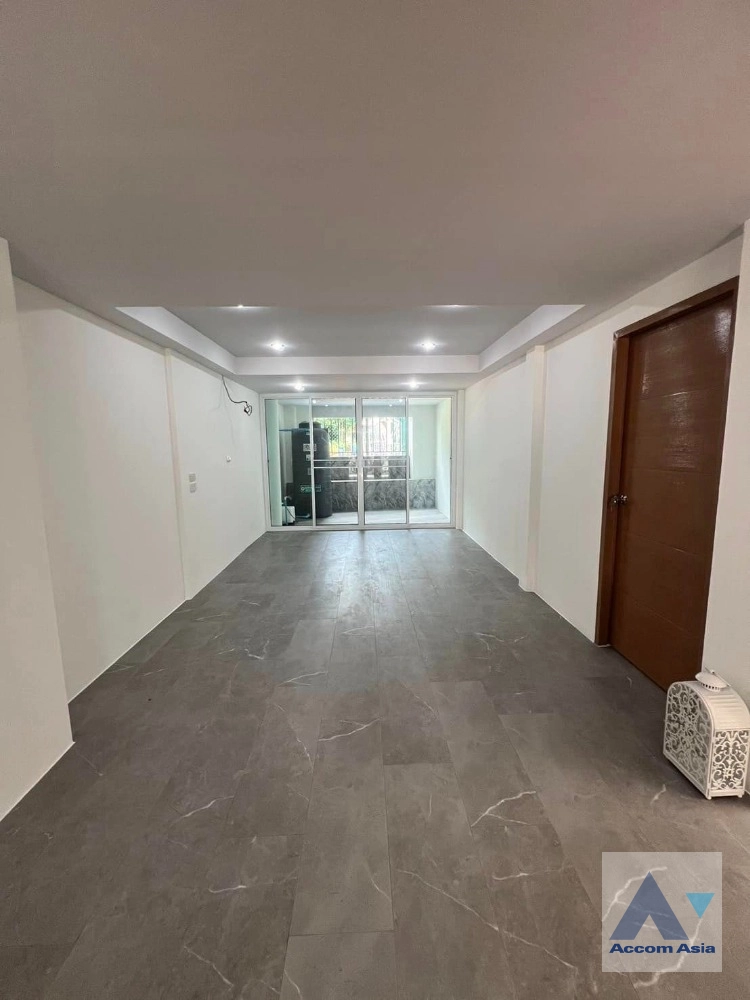 unitHome Office | Contemporary private home with soft tones in Sukhumvit (AA41201)