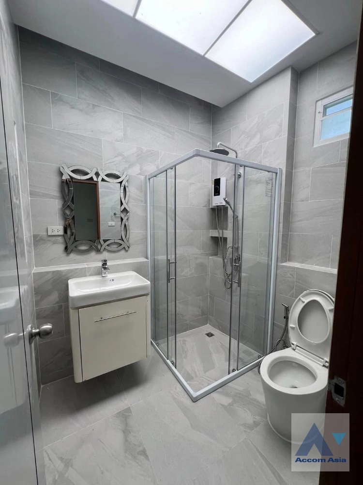 9  4 br House For Rent in Sukhumvit ,Bangkok BTS Ekkamai AA41201