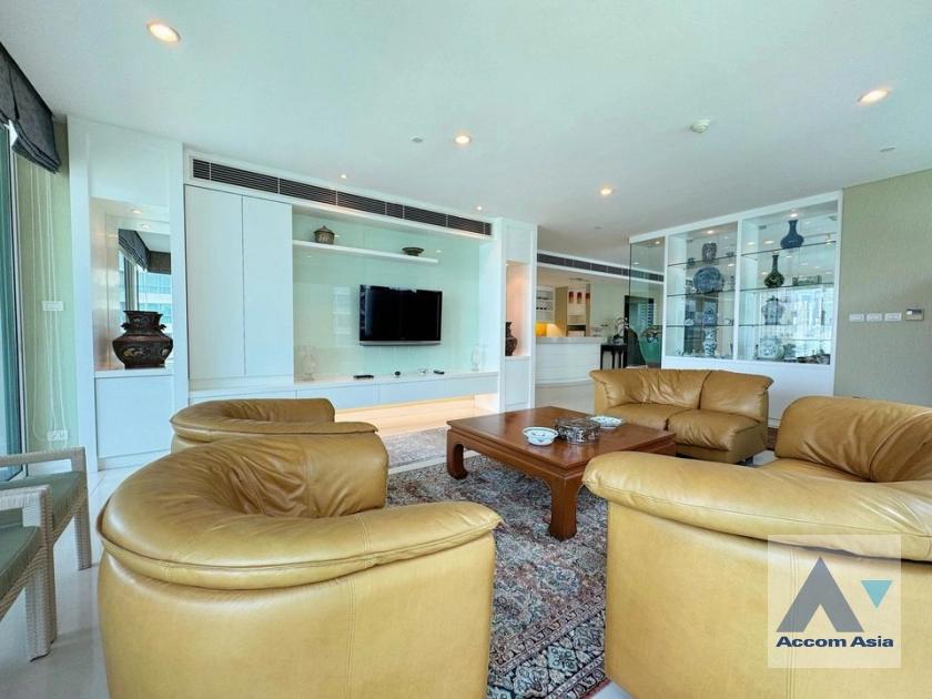 unit 3 Bedrooms  Condominium For Sale in Ploenchit, Bangkok  near BTS Chitlom (AA41208)