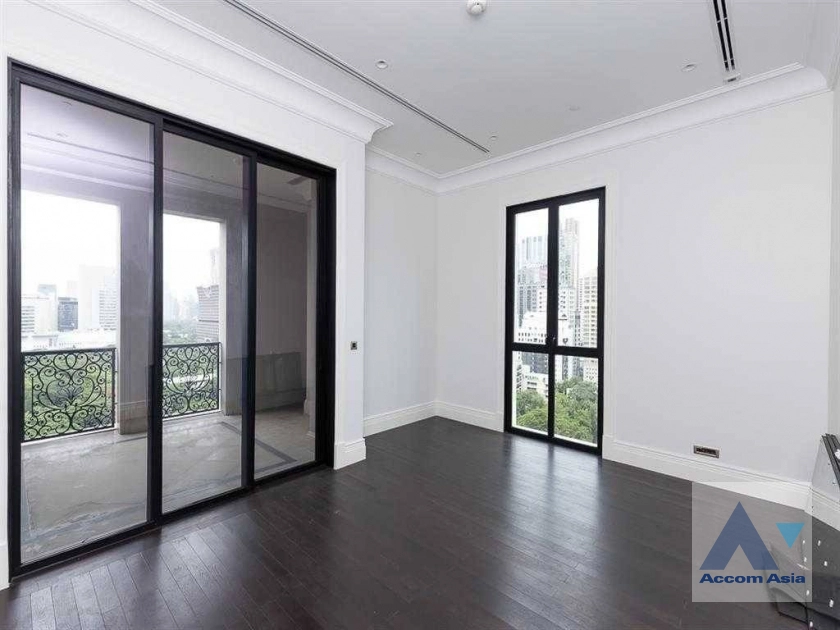 unit 2 Bedrooms  Condominium For Rent in Ploenchit, Bangkok  near BTS Ploenchit (AA41209)