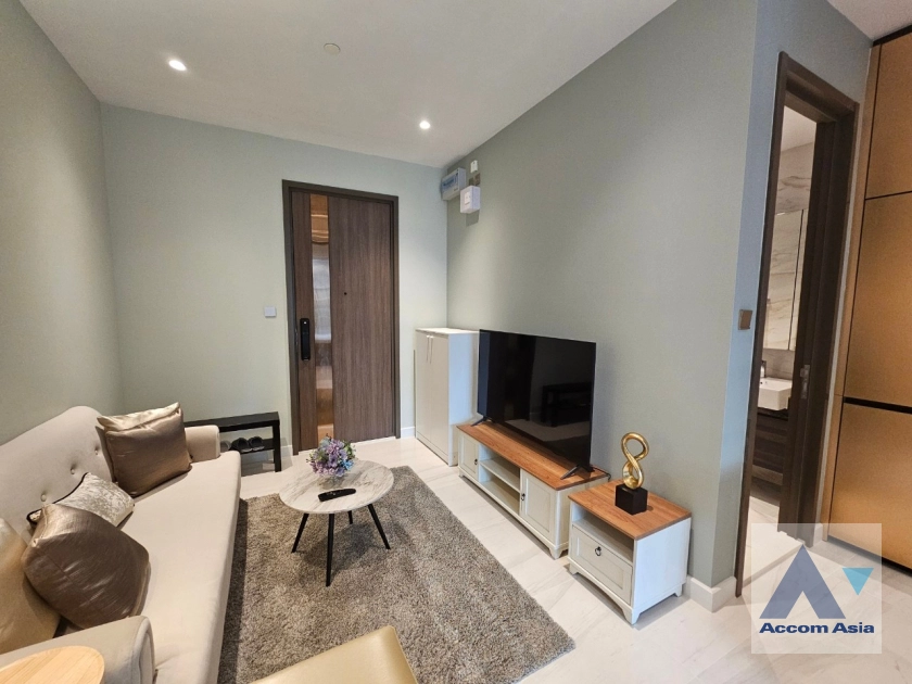 unit 1 Bedroom  Condominium For Rent in Sathorn, Bangkok  near BTS Chong Nonsi - MRT Lumphini (AA41214)