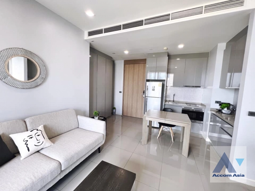 unit 1 Bedroom  Condominium For Rent in Silom, Bangkok  near BTS Chong Nonsi (AA41216)