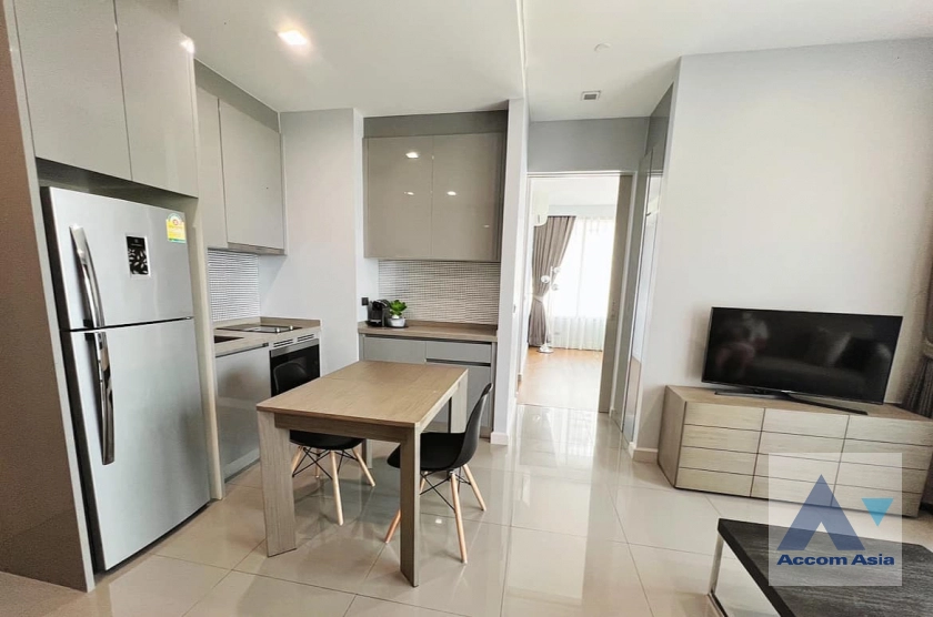 unit 1 Bedroom  Condominium For Rent in Silom, Bangkok  near BTS Chong Nonsi (AA41216)