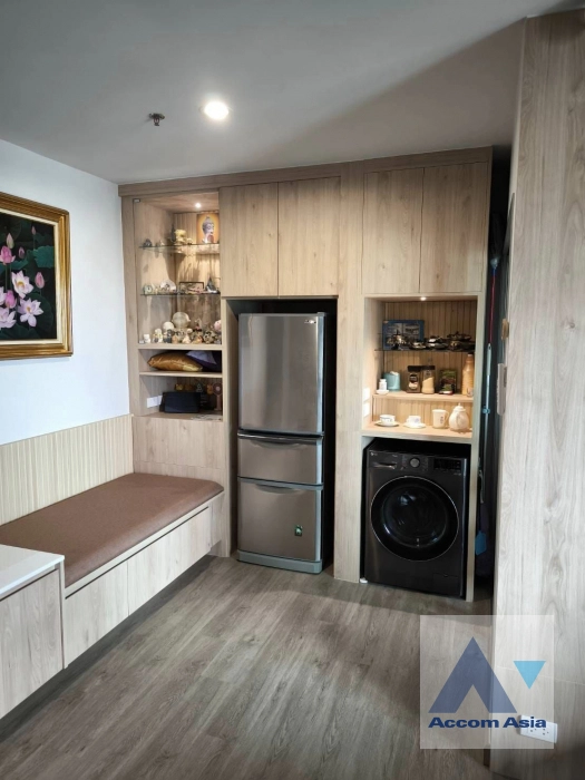 unit 2 Bedrooms  Condominium For Sale in Petchkasem, Bangkok  (AA41225)