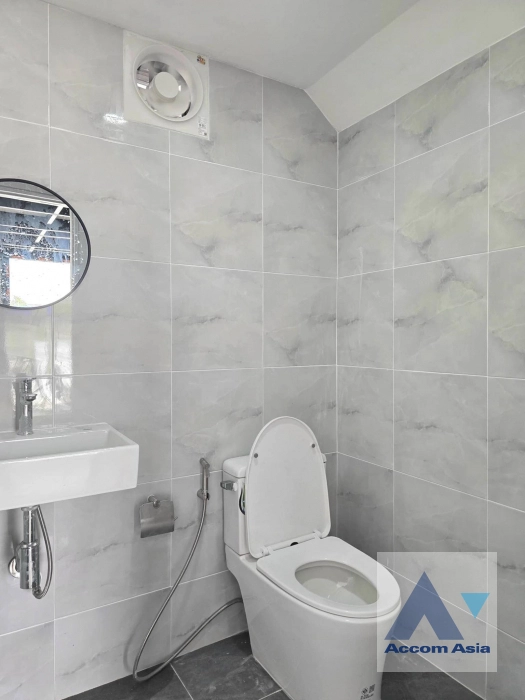 12  Warehouse For Rent in Pattanakarn ,Bangkok  AA41231