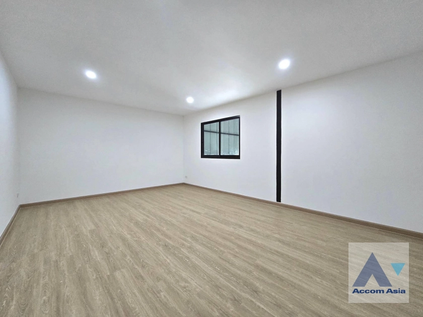 10  Warehouse For Rent in Pattanakarn ,Bangkok  AA41232