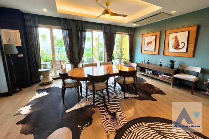 unitDuplex Condo, Penthouse | Stylish condominium with bold design and private corner in Sathorn (AA41233) 