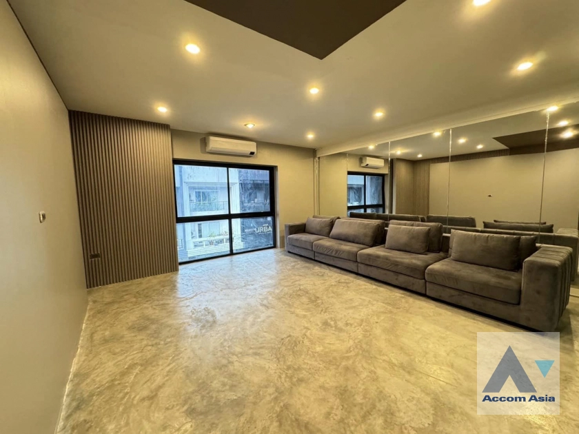  Park Avenue Townhouse  for Rent BTS Ekkamai in Sukhumvit Bangkok