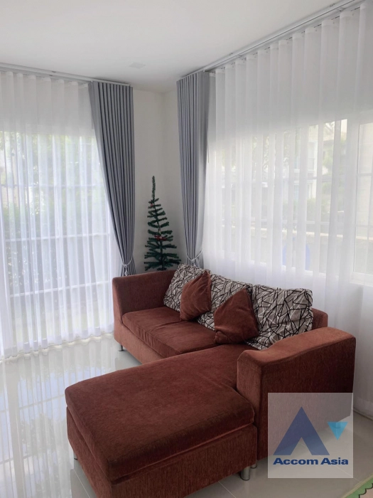 unit 4 Bedrooms  House For Rent in Pattanakarn, Bangkok  (AA41240)