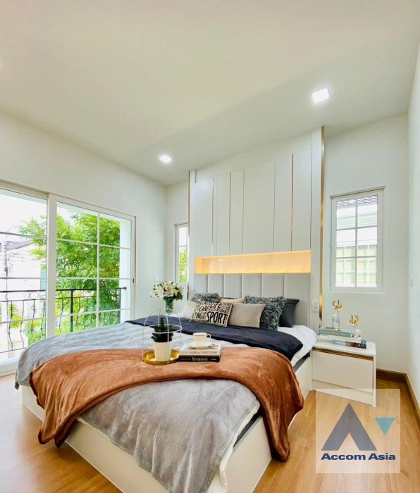 unit 4 Bedrooms  House For Rent in Pattanakarn, Bangkok  (AA41240)