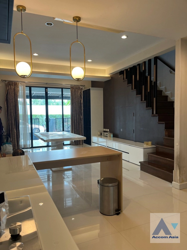 unit 3 Bedrooms  House For Rent & Sale in Sukhumvit, Bangkok  near BTS On Nut (AA41253)