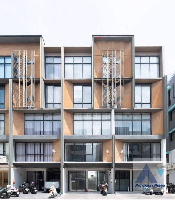  The Pride Sukhumvit 77 Townhouse  4 Bedroom for Rent BTS On Nut in Pattanakarn Bangkok