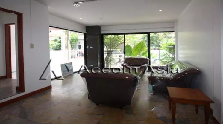 unit 2 Bedrooms  House For Rent in Sukhumvit, Bangkok  near BTS Thong Lo (115549)