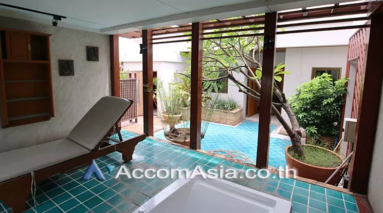 12  4 br Apartment For Rent in Sathorn ,Bangkok BTS Chong Nonsi at Cozy Low-rise Apartment in Sathorn, Walk to BTS 6 mins. 1004403