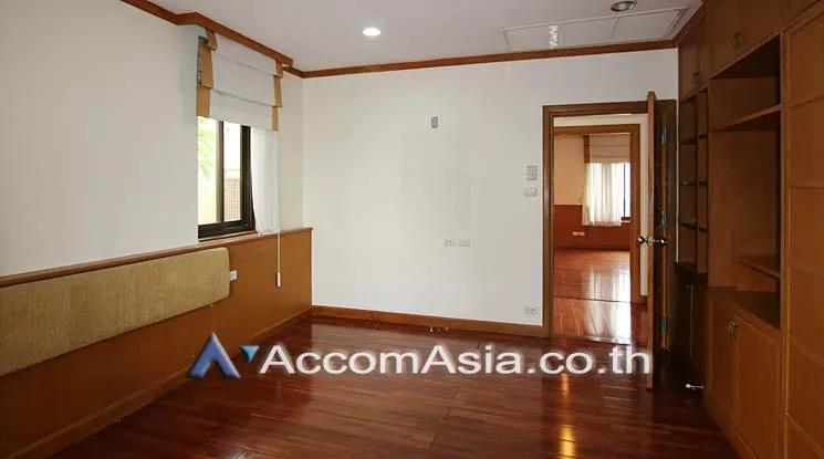 7  4 br Apartment For Rent in Sathorn ,Bangkok BTS Chong Nonsi at Cozy Low-rise Apartment in Sathorn, Walk to BTS 6 mins. 1004403