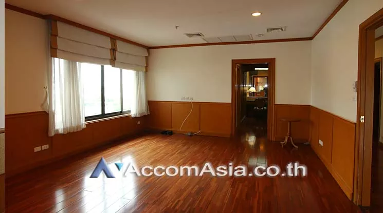 8  4 br Apartment For Rent in Sathorn ,Bangkok BTS Chong Nonsi at Cozy Low-rise Apartment in Sathorn, Walk to BTS 6 mins. 1004403