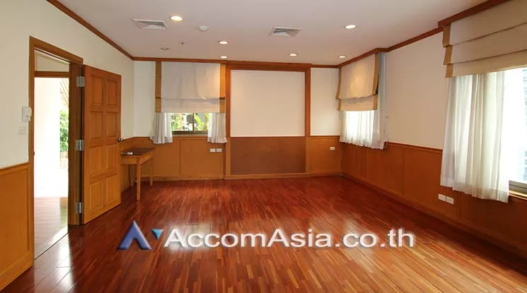 9  4 br Apartment For Rent in Sathorn ,Bangkok BTS Chong Nonsi at Cozy Low-rise Apartment in Sathorn, Walk to BTS 6 mins. 1004403