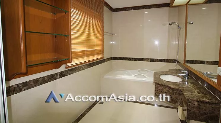 10  4 br Apartment For Rent in Sathorn ,Bangkok BTS Chong Nonsi at Cozy Low-rise Apartment in Sathorn, Walk to BTS 6 mins. 1004403
