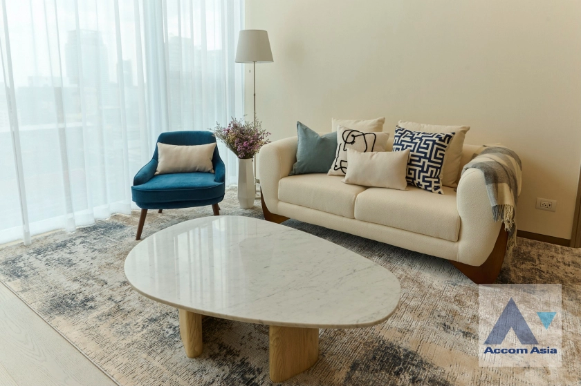 unit 1 Bedroom  Condominium For Rent in Ploenchit, Bangkok  near BTS Chitlom (AA41284)