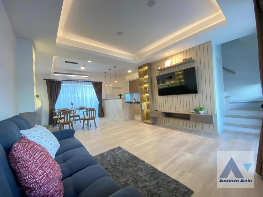 unitFully Furnished |  3 Bedrooms  Townhouse For Rent in Pattanakarn, Bangkok  near BTS Udomsuk (AA41298)