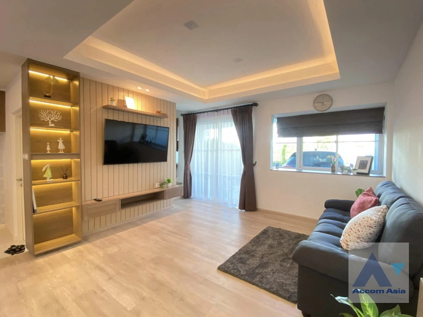 unitFully Furnished |  3 Bedrooms  Townhouse For Rent in Pattanakarn, Bangkok  near BTS Udomsuk (AA41298)