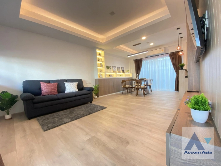 unitFully Furnished |  3 Bedrooms  Townhouse For Rent in Pattanakarn, Bangkok  near BTS Udomsuk (AA41298)