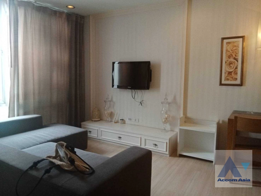 unit 2 Bedrooms  Condominium For Rent in Ploenchit, Bangkok  near BTS Ploenchit (AA41301)