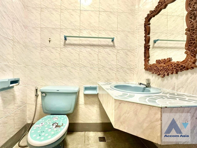 37  7 br House For Rent in Dusit ,Bangkok  AA41313