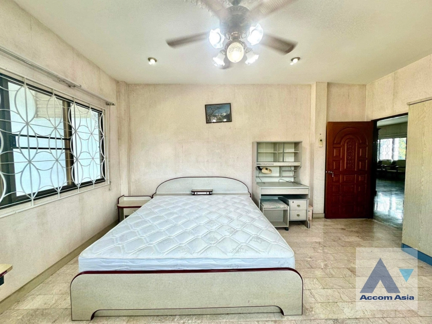 30  7 br House For Rent in Dusit ,Bangkok  AA41313