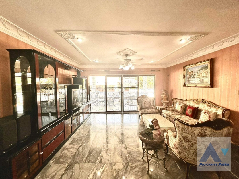 4  7 br House For Rent in Dusit ,Bangkok  AA41313