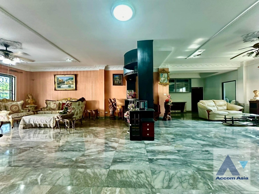 7  7 br House For Rent in Dusit ,Bangkok  AA41313