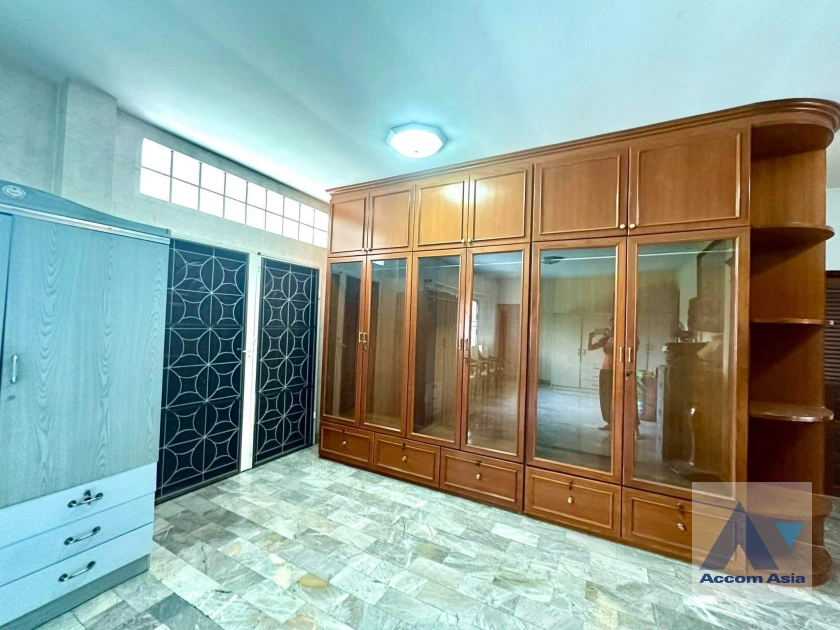 32  7 br House For Rent in Dusit ,Bangkok  AA41313