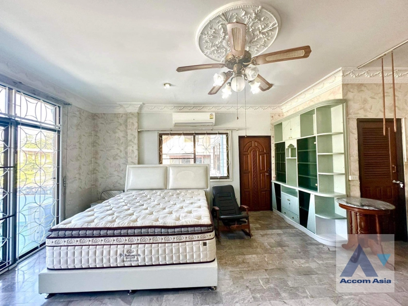 26  7 br House For Rent in Dusit ,Bangkok  AA41313