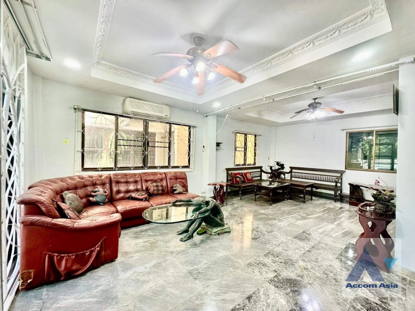 24  7 br House For Rent in Dusit ,Bangkok  AA41313