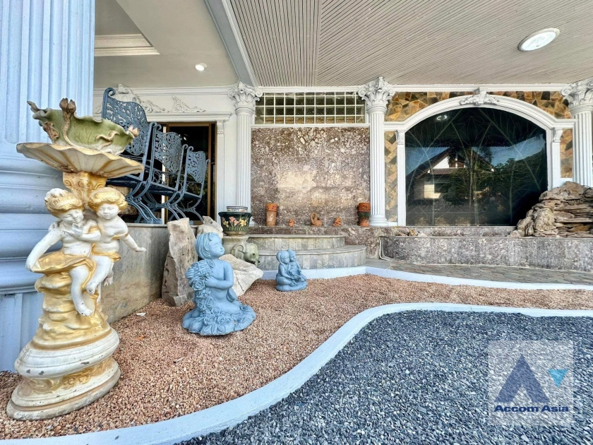 44  7 br House For Rent in Dusit ,Bangkok  AA41313