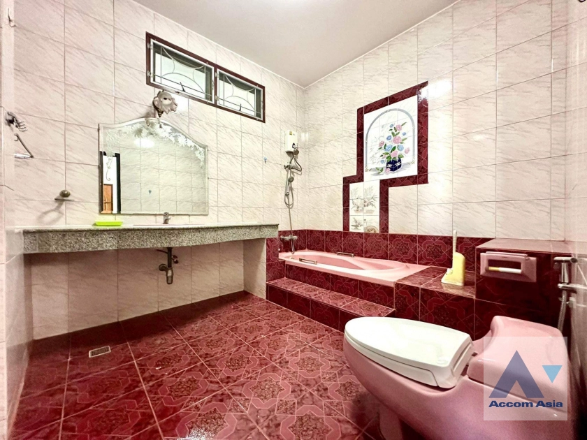 38  7 br House For Rent in Dusit ,Bangkok  AA41313