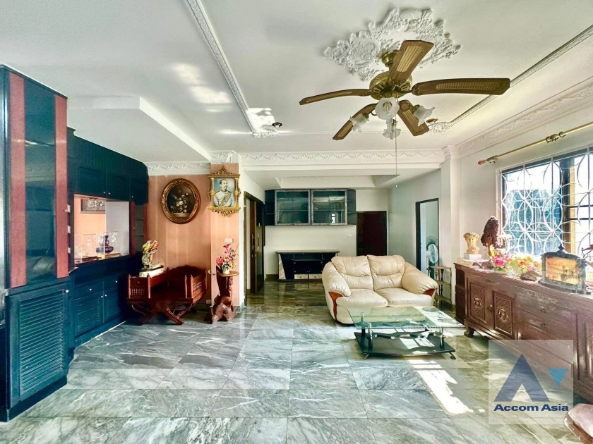 8  7 br House For Rent in Dusit ,Bangkok  AA41313