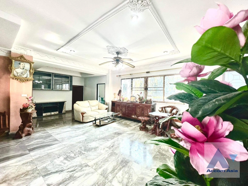 11  7 br House For Rent in Dusit ,Bangkok  AA41313