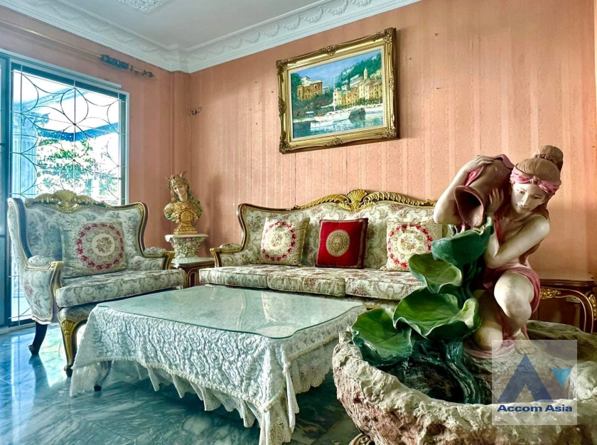 28  7 br House For Rent in Dusit ,Bangkok  AA41313