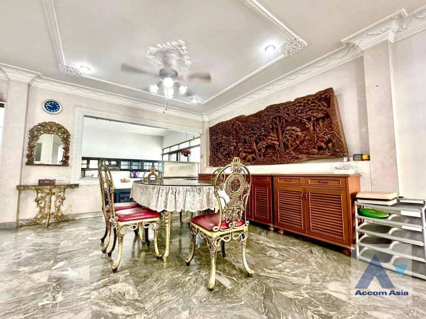 16  7 br House For Rent in Dusit ,Bangkok  AA41313