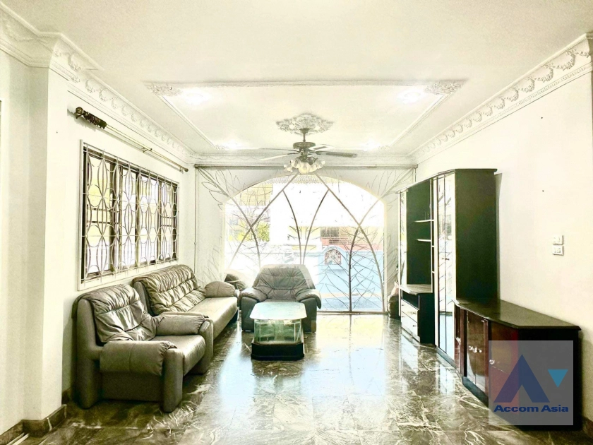 14  7 br House For Rent in Dusit ,Bangkok  AA41313