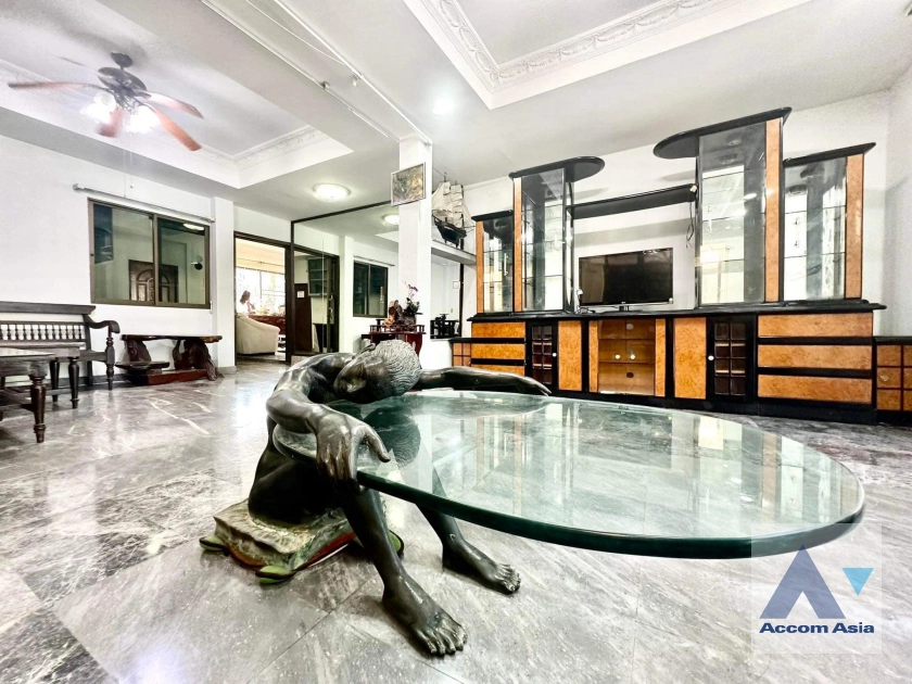 18  7 br House For Rent in Dusit ,Bangkok  AA41313