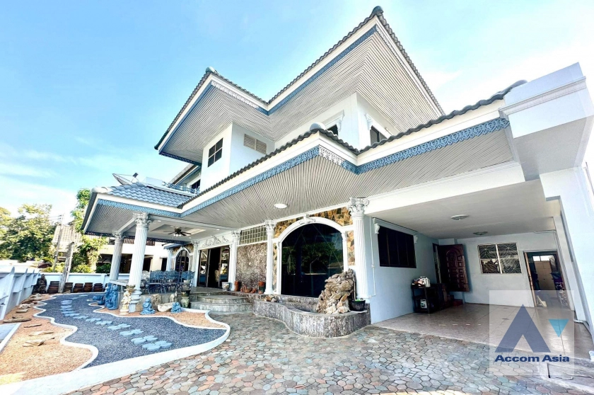  2  7 br House For Rent in Dusit ,Bangkok  AA41313