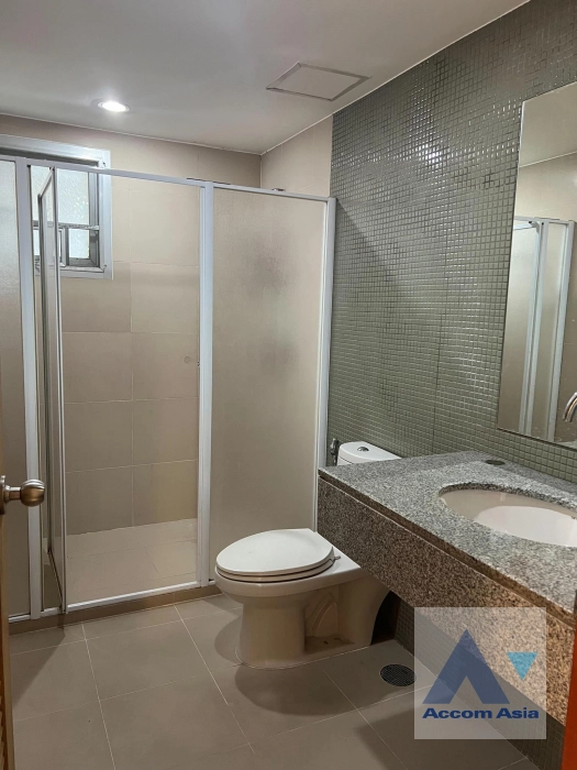 5  2 br Condominium For Sale in  ,Bangkok BTS Saphan-Kwai at Harmony Living Phaholyothin AA41314