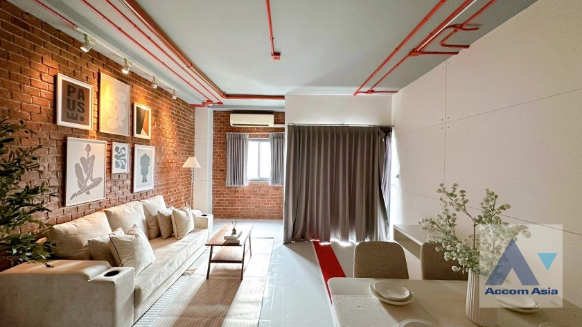 unit 1 Bedroom  Apartment For Rent in Sukhumvit, Bangkok  near BTS Ekkamai (AA41319)