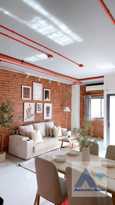 unit 1 Bedroom  Apartment For Rent in Sukhumvit, Bangkok  near BTS Ekkamai (AA41319)